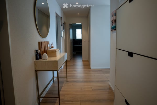 Moderne 4½-Zimmer-Wohnung mit Gartenteil, Terrasse und Bergsicht 6