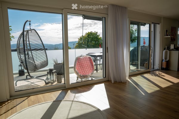 Moderne 4½-Zimmer-Wohnung mit Gartenteil, Terrasse und Bergsicht 1