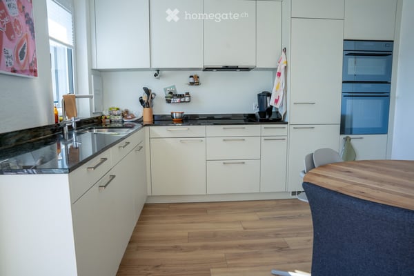 Moderne 4½-Zimmer-Wohnung mit Gartenteil, Terrasse und Bergsicht 5