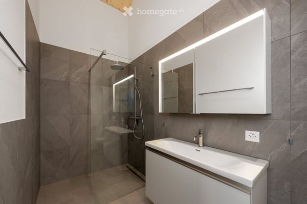 Exklusive 5.5-Zimmer-Neubau Dachwohnung Lift direkt in Wohnung 9