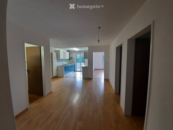 Wohnung mit zwei Balkonen, Kellerabteil und zwei Parkplätzen 1