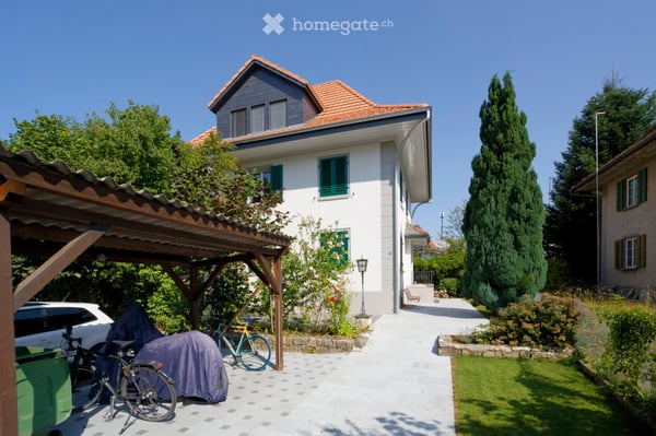 Stilvolle Dachwohnung im sanierten Altbau 2