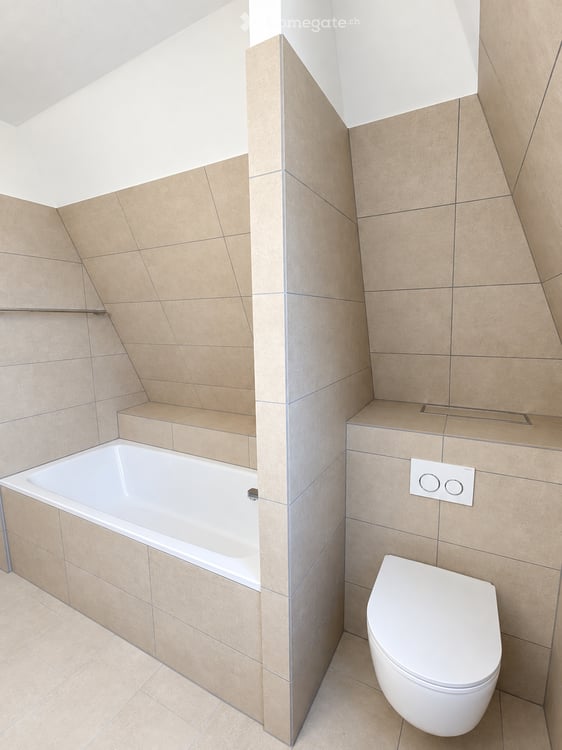 Wohnen auf zwei Ebenen – frisch renovierte 5.5-Zimmer-Maisonette mit Turmzimmer im Gotthelfquartier 6