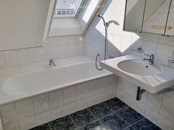 Geräumige + helle 3.5 - Zimmer - Dachwohnung mit eigenener Dachterrasse (35 m2) 3