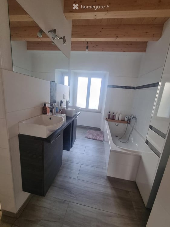 KOMPLETT RENOVIERTE 5.5 ZIMMER WOHNUNG / APPARTEMENT DE 5,5 PIÈCES ENTIÈREMENT RÉNOVÉ 5