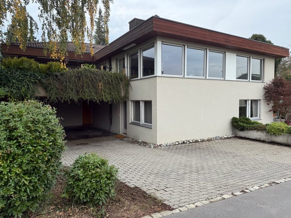 Funished Executive Apartment with Garden, Lake Views and Mid-Century Modern Style – Ideal for Expats 28