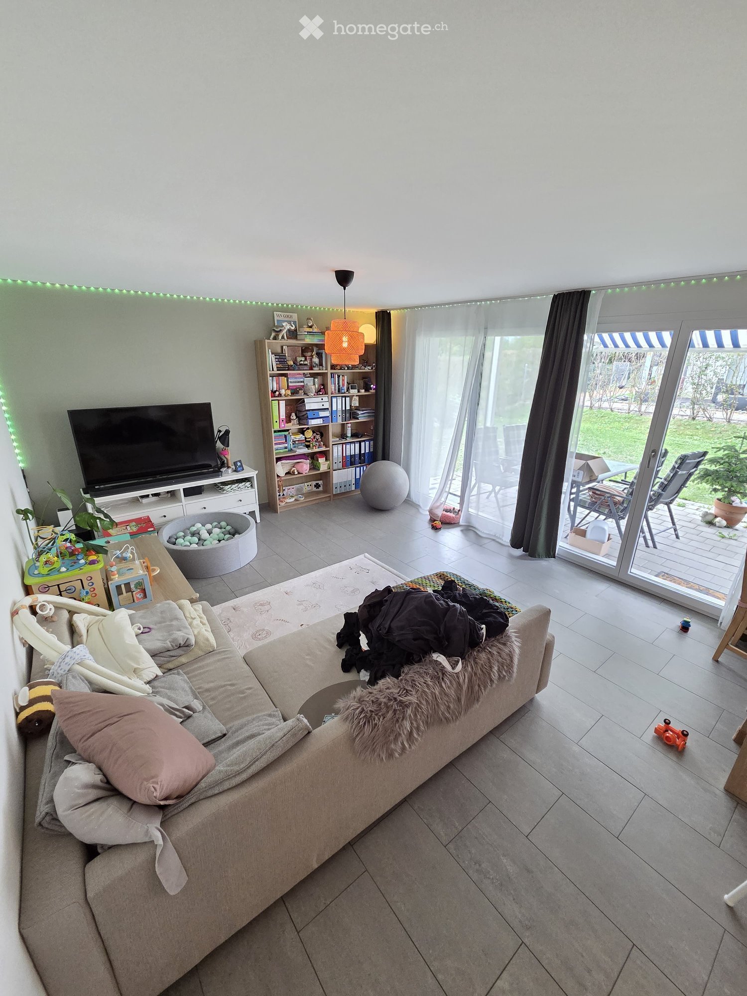 {"visible_features": ["Balcony / Terrace"], "type": "Living Room", "objects": ["sofa", "coffee table", "ball", "balloon", "table", "chair", "balloon", "balloon", "balloon", "balloon", "balloon", "balloon", "balloon", "balloon", "balloon", "balloon", "ball
