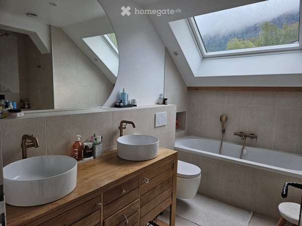 Maison spacieuse (180m2) et rénovée, avec vue sur le Jura. 5