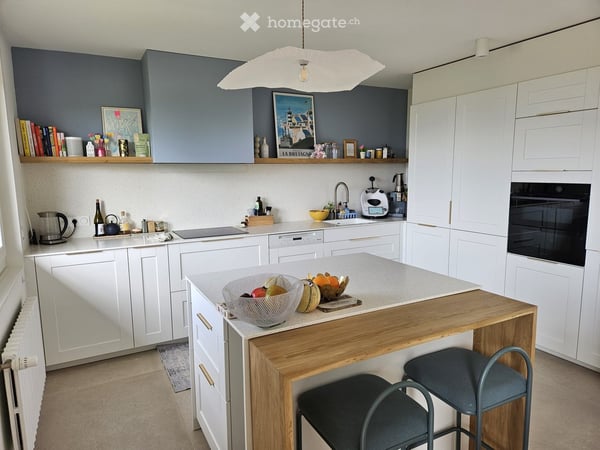 Maison spacieuse (180m2) et rénovée, avec vue sur le Jura. 2