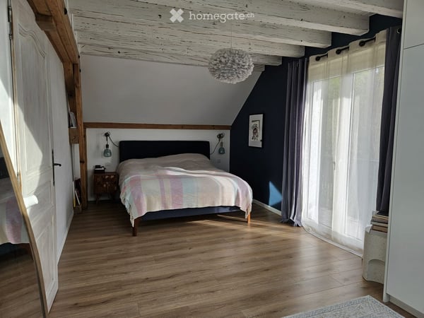 Maison spacieuse (180m2) et rénovée, avec vue sur le Jura. 3