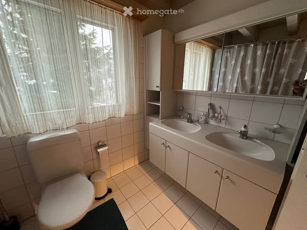 Helle 3 ½ Zimmer Wohnung mit grosser Terrasse und Weitblick in Sattel 9