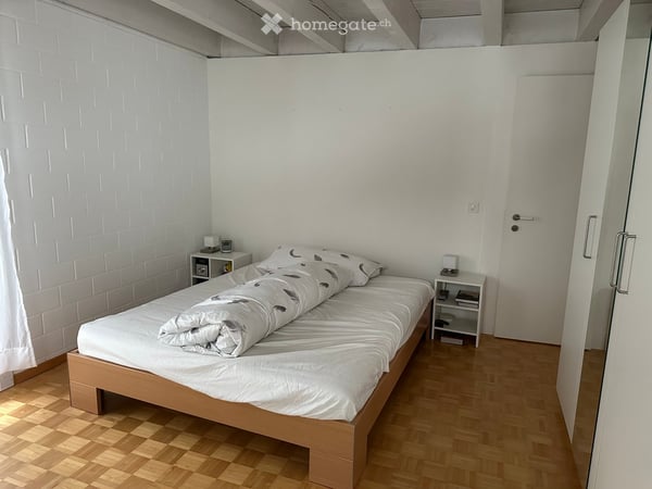 Helle 3 ½ Zimmer Wohnung mit grosser Terrasse und Weitblick in Sattel 11