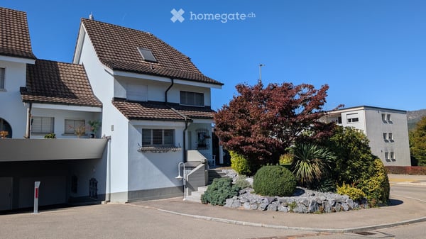 Dänikon: Zuhause mit Charme – 5-Zimmer-Einfamilienhaus mit Garten und Pergola 1