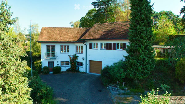 9-Zimmer Wohn- und Geschäftshaus auf grosszügigem Grundstück 1