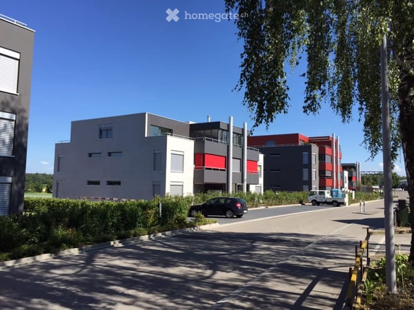 Moderne und sonnige 3.5-Zimmer-Gartenwohnung mit 2 Sitzplätzen in Oberglatt ZH 1
