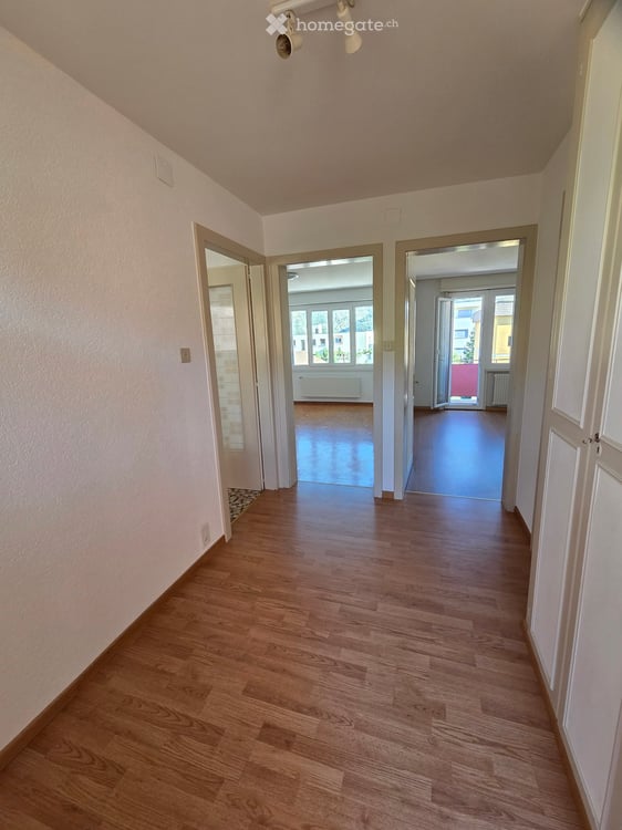 Appartement 2,5 pièces lumineux avec balcon et vue dégagée à Sierre 3
