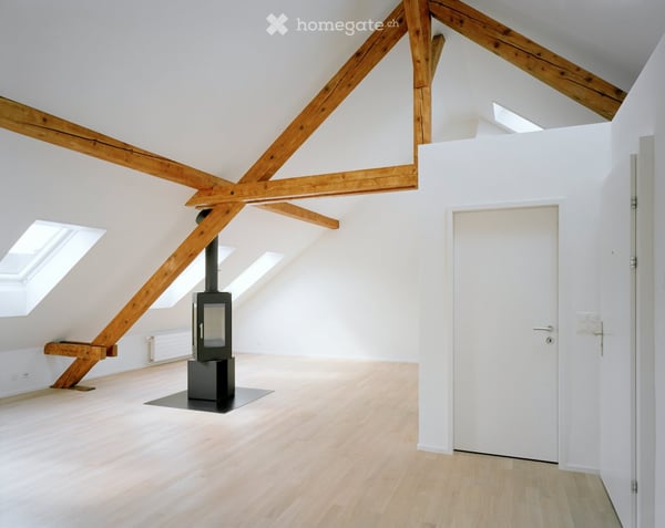 Nachmieter gesucht: 95 m² Attikawohnung im 6. OG mit Weitblick, Cheminée & Klimaanlage – ZH-Wiedikon