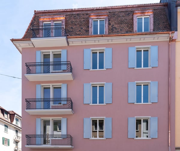 Charmante sanierte Altbauwohnung mit Liftzugang im Herzen von Zürich 2