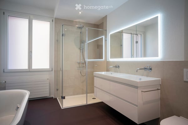 Charmante sanierte Altbauwohnung mit Liftzugang im Herzen von Zürich 4