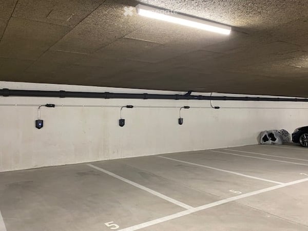 Tiefgaragenplatz für Ihr E-Auto in Meilen zu vermieten in Seenähe und Hotel Hirschen 5