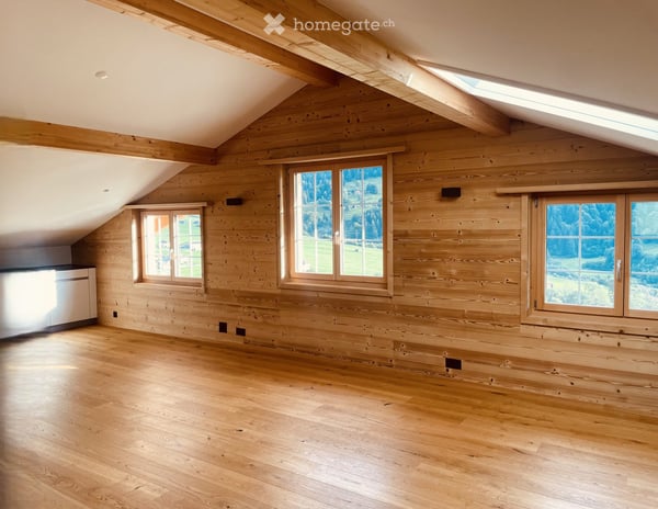 Charmante 2.5-Zimmer-Dachwohnung mit Bergpanorama in Klosters 3