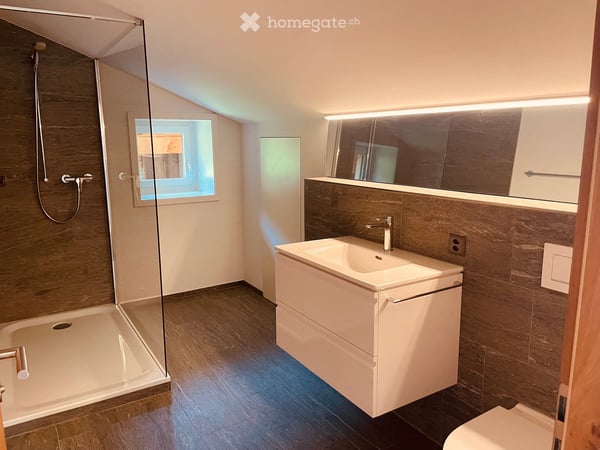 Charmante 2.5-Zimmer-Dachwohnung mit Bergpanorama in Klosters 6