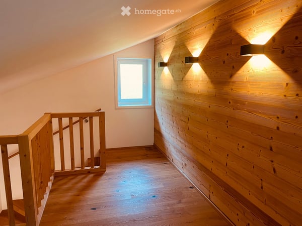 Charmante 2.5-Zimmer-Dachwohnung mit Bergpanorama in Klosters 11