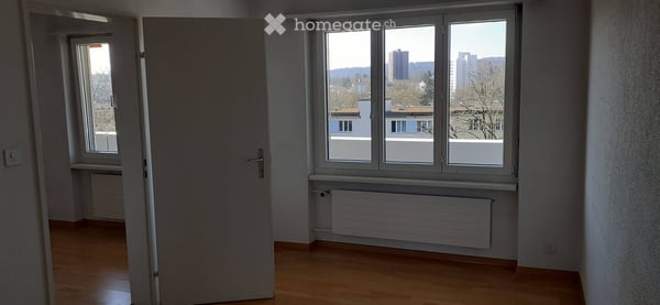 Helle 4.5-Zimmer-Wohnung mit Balkon und schöner Aussicht in Zürich-Seebach 7