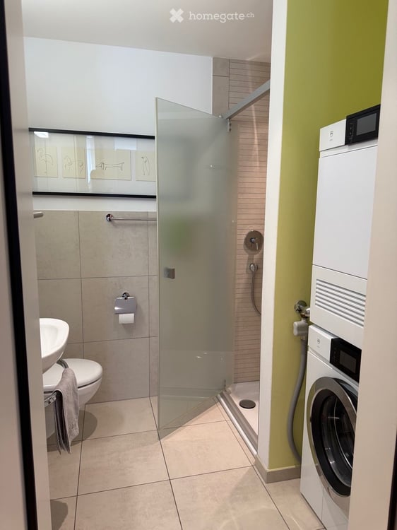 Wohnen mit Weitblick: Grosszügige 4.5-Zimmer-Wohnung mit zwei Balkonen in Glarus 12
