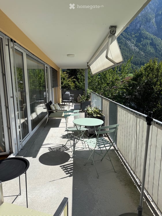Wohnen mit Weitblick: Grosszügige 4.5-Zimmer-Wohnung mit zwei Balkonen in Glarus 2