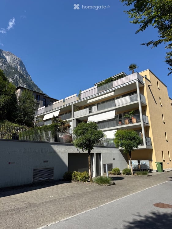 Wohnen mit Weitblick: Grosszügige 4.5-Zimmer-Wohnung mit zwei Balkonen in Glarus