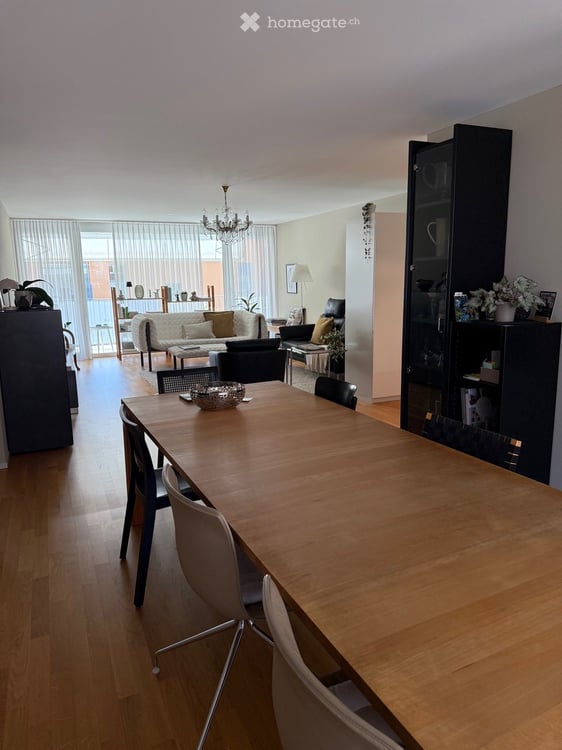 Wohnen mit Weitblick: Grosszügige 4.5-Zimmer-Wohnung mit zwei Balkonen in Glarus 7