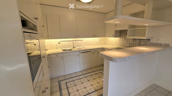 Grosszügige 4.5-Zimmer-Wohnung mit Cheminée, neuem Parkett und verglastem Balkon in Bülach 7