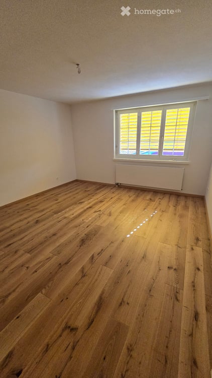 Grosszügige 4.5-Zimmer-Wohnung mit Cheminée, neuem Parkett und verglastem Balkon in Bülach 8