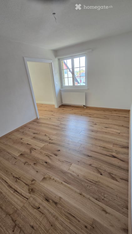 Grosszügige 4.5-Zimmer-Wohnung mit Cheminée, neuem Parkett und verglastem Balkon in Bülach 10