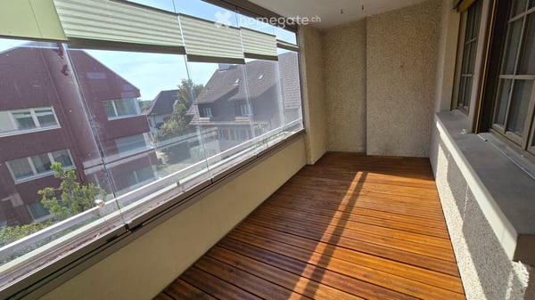 Grosszügige 4.5-Zimmer-Wohnung mit Cheminée, neuem Parkett und verglastem Balkon in Bülach 15