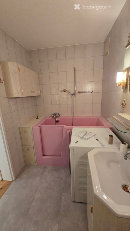 Grosszügige 4.5-Zimmer-Wohnung mit Cheminée, neuem Parkett und verglastem Balkon in Bülach 13
