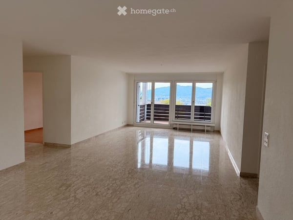 Helle 3.5-Zimmer-Wohnung im Eigentumsstandard mit gedecktem Balkon und Weitsicht in Zürich-Höngg