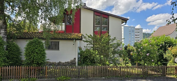 Charmantes Einfamilienhaus an ruhiger Lage mit wunderschönem Rosengarten 3
