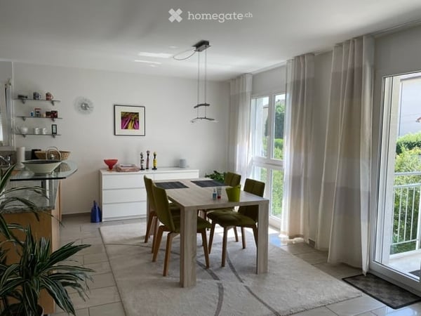 Helle 5.5 Zimmerwohnung in Hinteregg 1