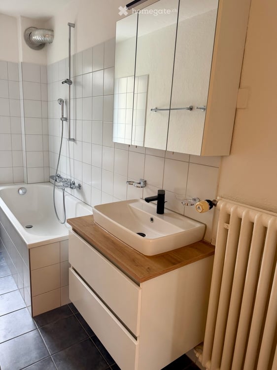 Frisch renovierte 2.5-Zimmer-Wohnung am Bändliweg 7 in Zürich 7