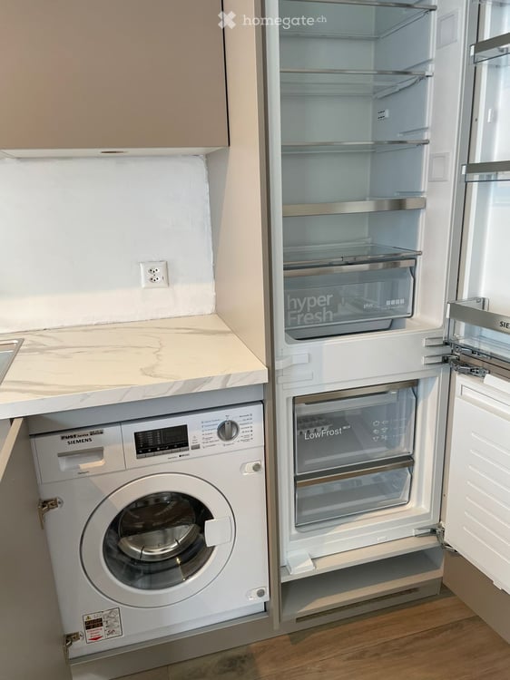 Appartement meublé de 4 pièces, entièrement rénové, à Genève entre la Jonction et Bel-Air. 9