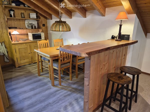Idyllische, möblierte 2.5-Zimmer-Dachwohnung mit Balkon in Studen (SZ) – nahe Skigebiet & Golfplatz! 4