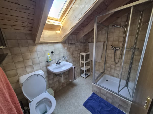 Idyllische, möblierte 2.5-Zimmer-Dachwohnung mit Balkon in Studen (SZ) – nahe Skigebiet & Golfplatz! 7