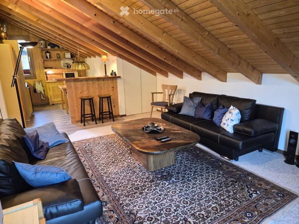 Idyllische, möblierte 2.5-Zimmer-Dachwohnung mit Balkon in Studen (SZ) – nahe Skigebiet & Golfplatz! 3