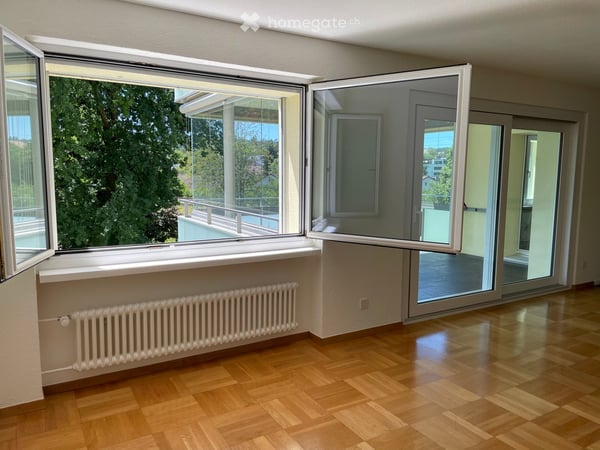 Grosszügige 4.5-Zimmer-Wohnung, verglaster Balkon, 2 Parkplätzen, ein Katzensprung vom Waldrand 4