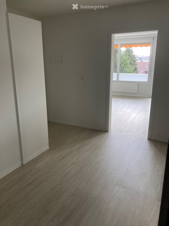 Moderne, helle 3.5-Zimmer-Wohnung mit Balkon in Biel (Bözingen) 8
