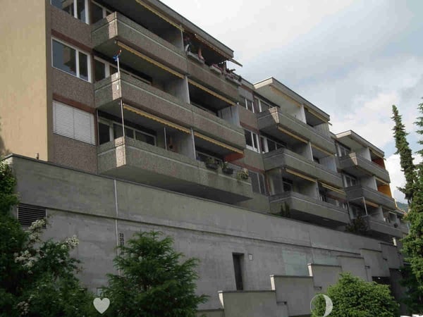 Moderne, helle 3.5-Zimmer-Wohnung mit Balkon in Biel (Bözingen) 1