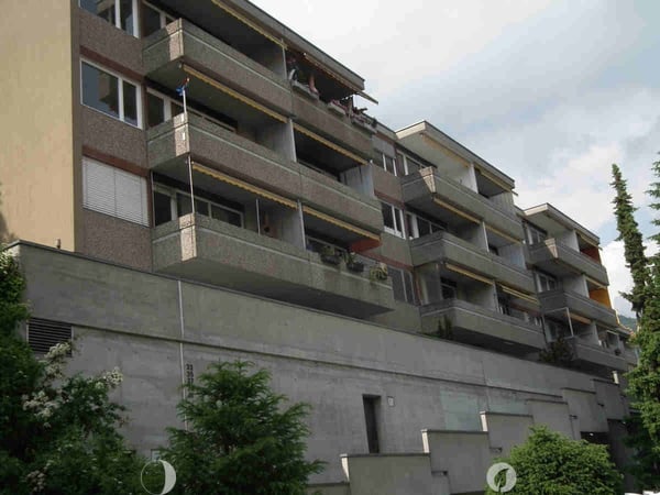 Moderne, helle 2.5-Zimmer-Wohnung mit Balkon in Biel (Bözingen) 1