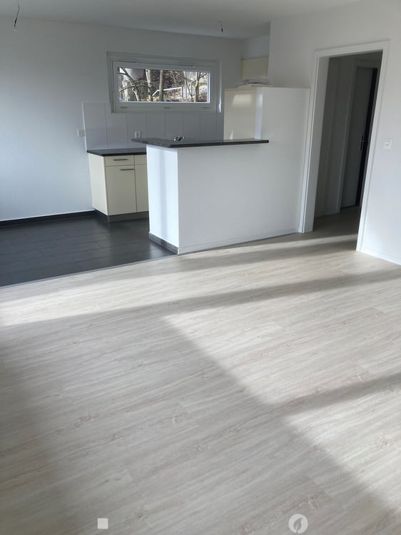 Moderne, helle 2.5-Zimmer-Wohnung mit Balkon in Biel (Bözingen) 6